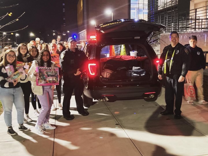 UNHPD Officers with students for Holiday event